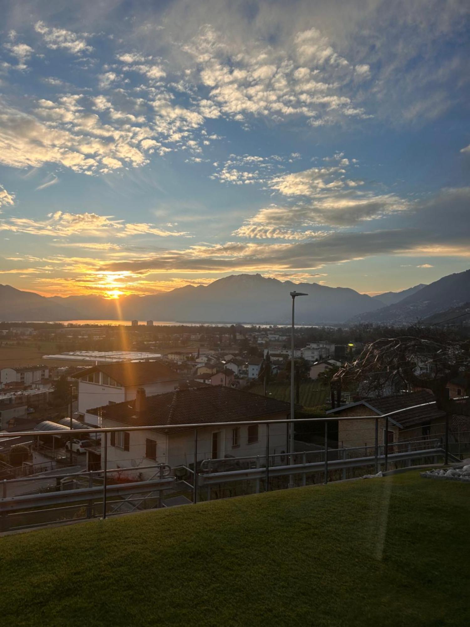 Moderno Bilocale Vista Lago Maggiore 戈尔多拉 外观 照片